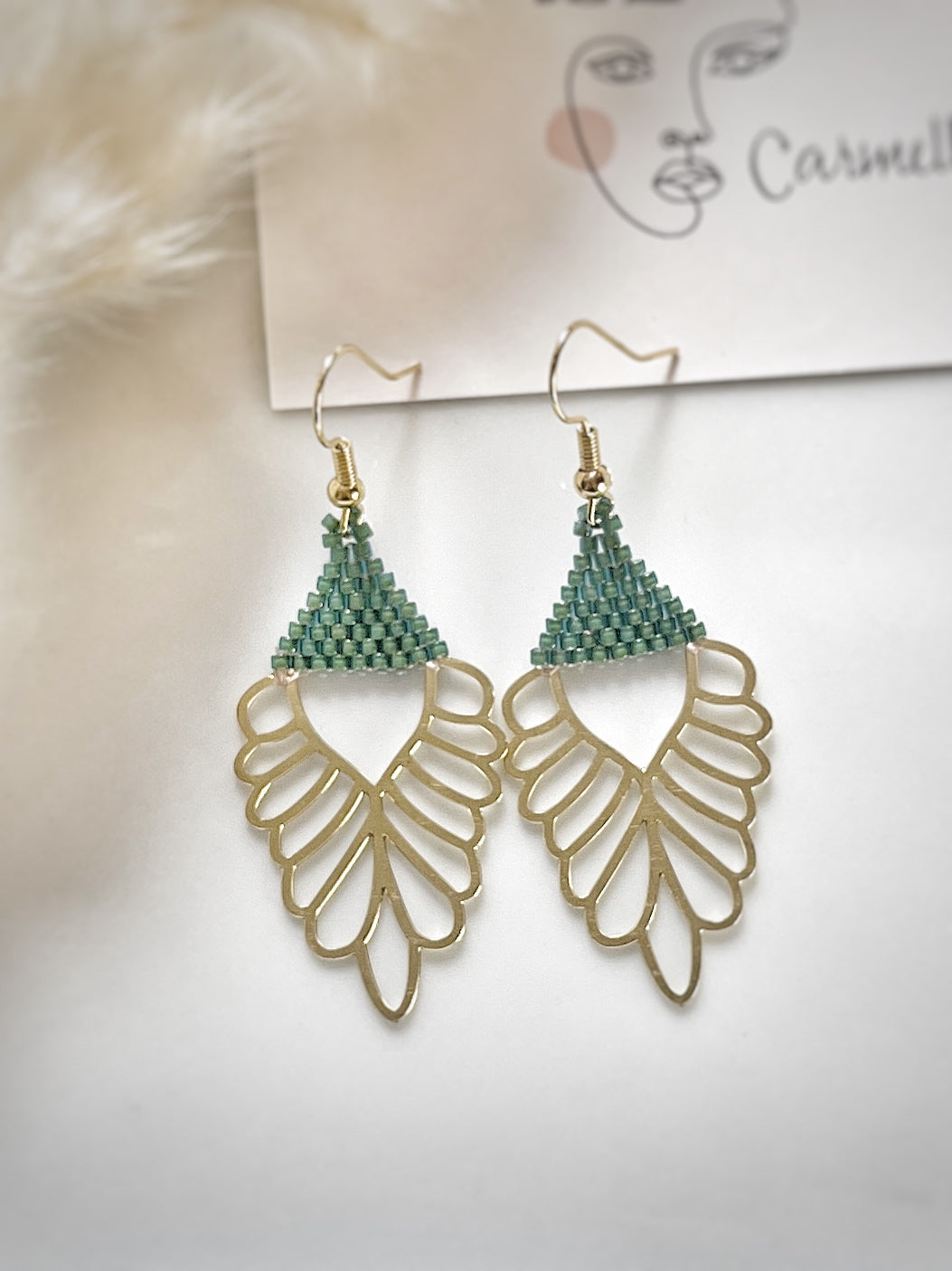 Boucles d’oreilles inspirées de la nature en perle de verre.