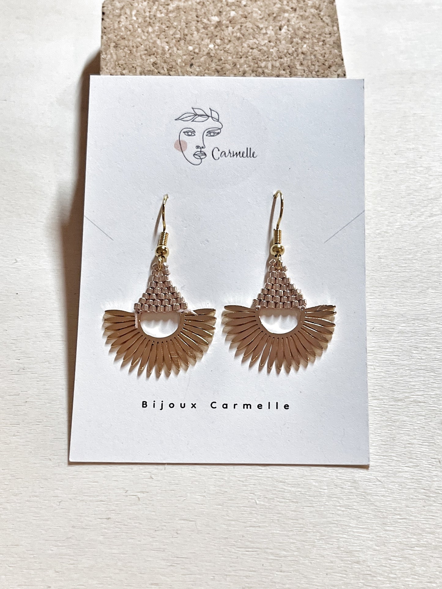 Bijoux Carmelle. Boucles d'oreilles bohème chic fait à la main.