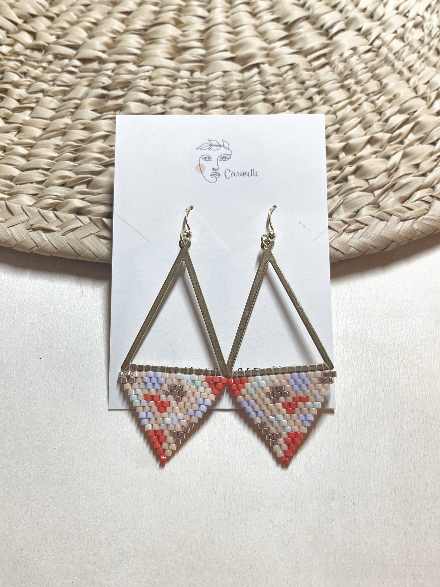 Bijoux Carmelle - Boucles d'oreilles artisanales en billes de verre style multicolores motif terrazzo, style Boho chic fait à la main.