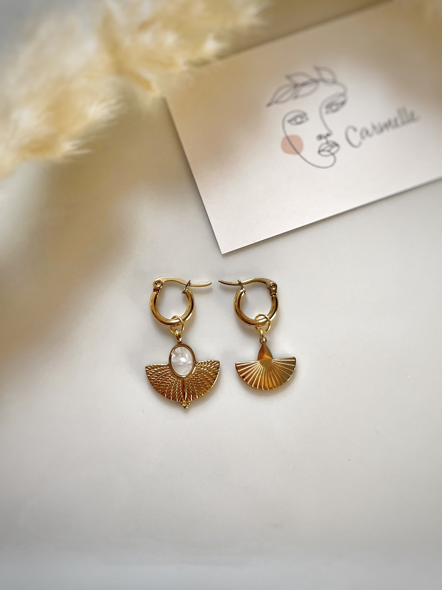 Boucles d’oreilles asymétriques, mix and match en acier inoxydable.