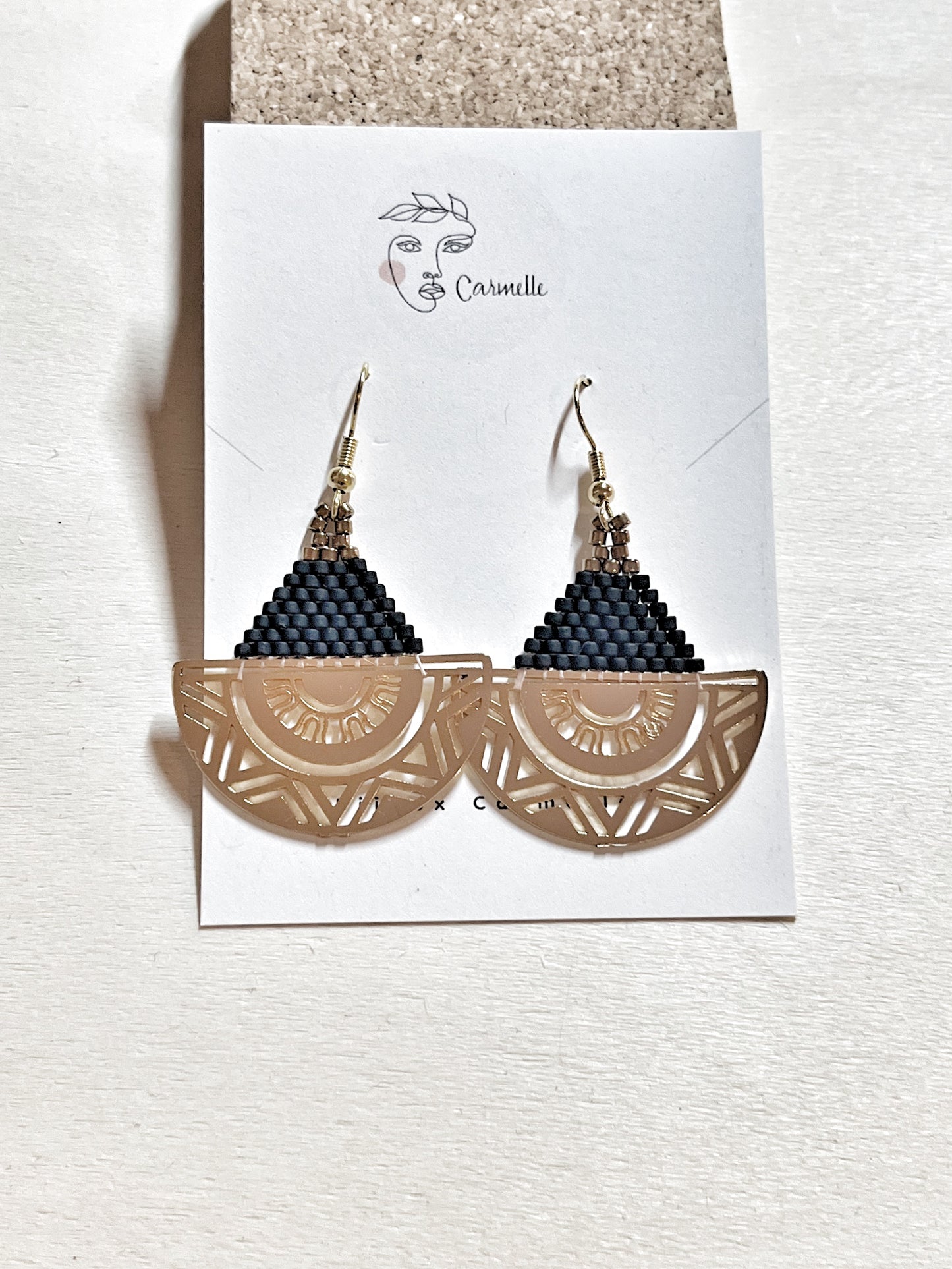 Bijoux Carmelle. Boucles d'oreilles bohème chic fait à la main.