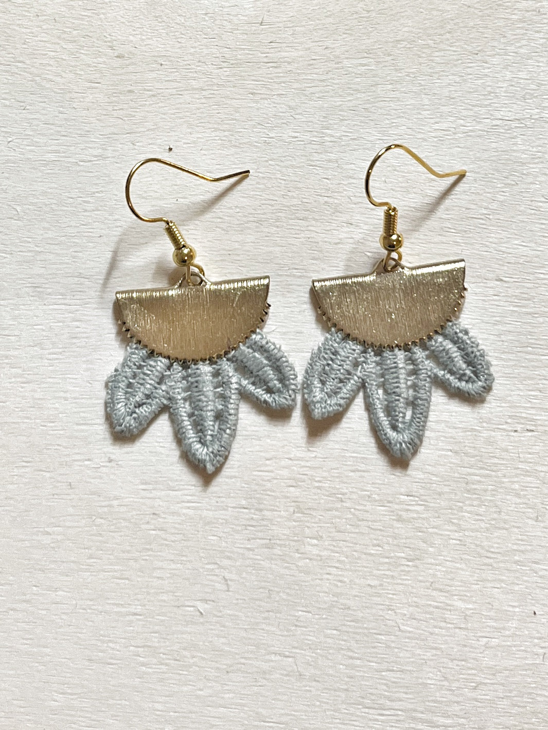 Bijoux Carmelle. Boucles d'oreilles bohème chic fait à la main.