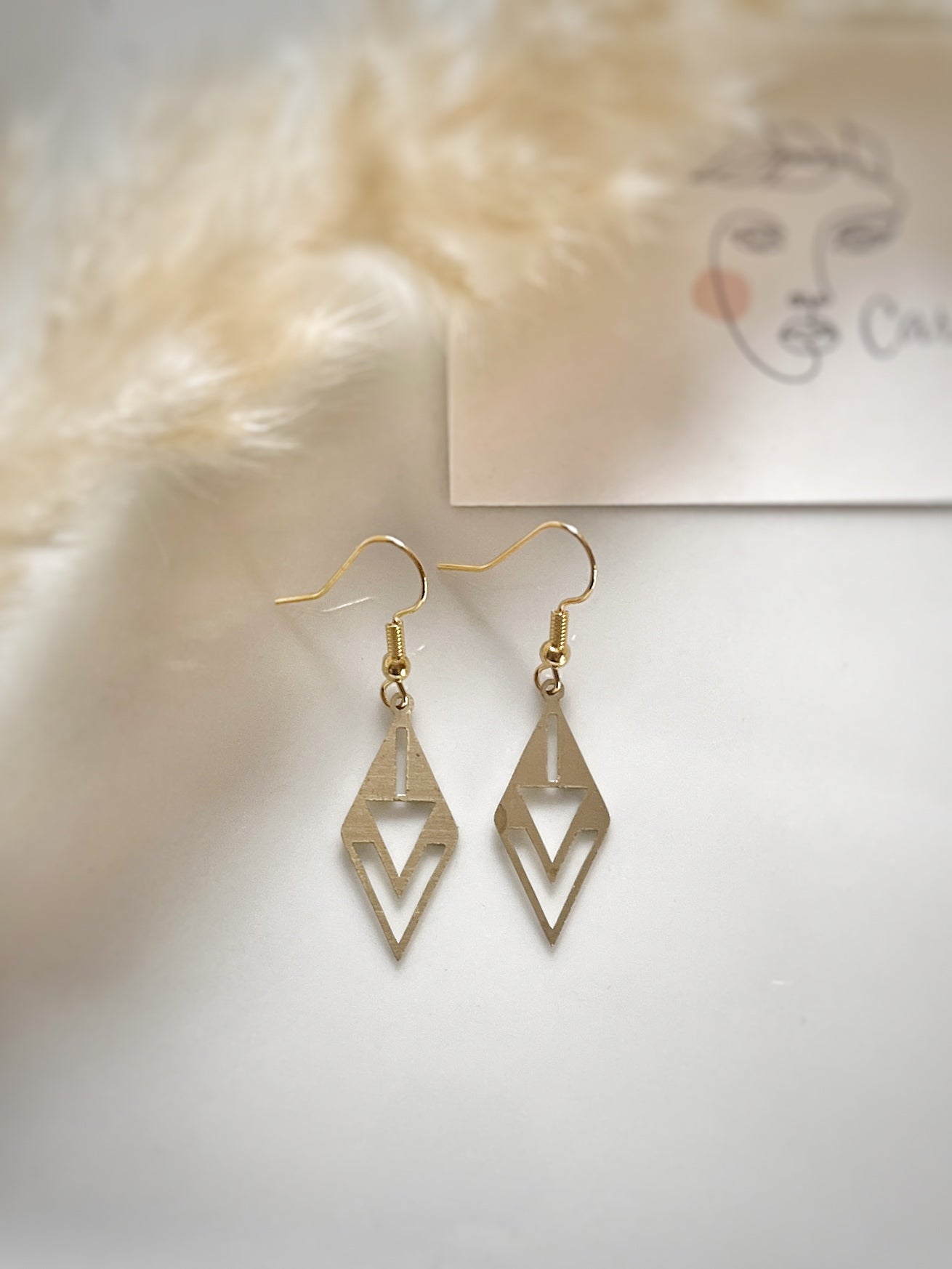 Boucles d’oreilles bohèmes chics géométriques.