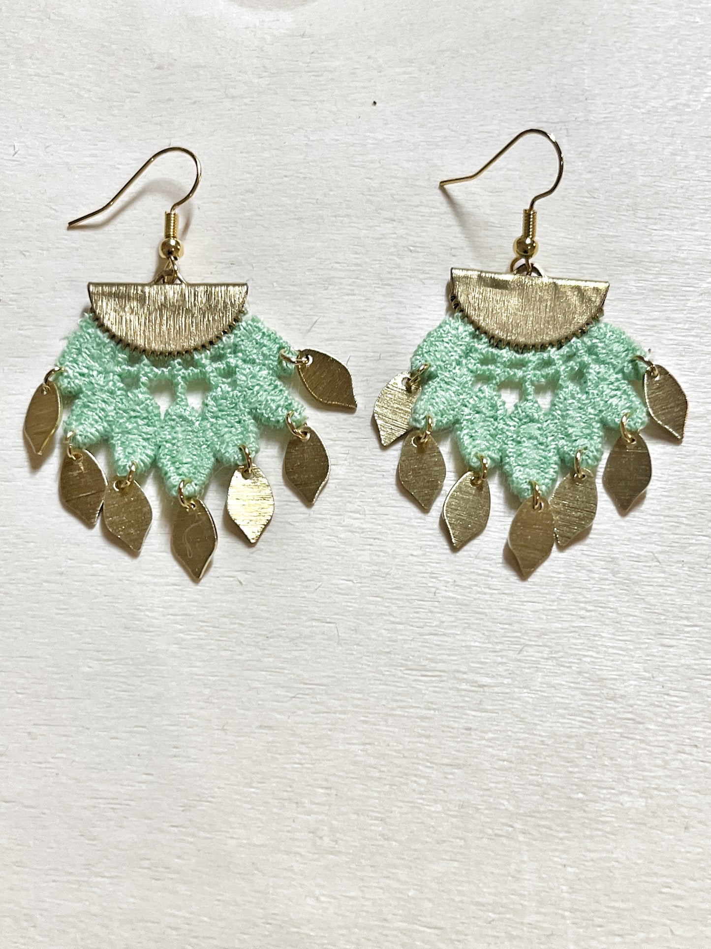 Bijoux Carmelle. Boucles d'oreilles bohème chic fait à la main.