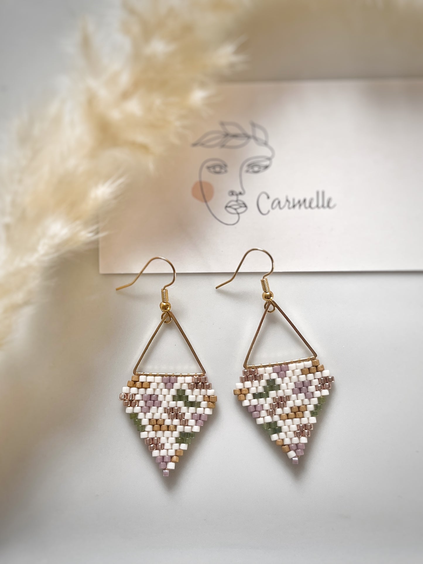Boucles d’oreilles multicolores, motif terrazzo en perle de verre.
