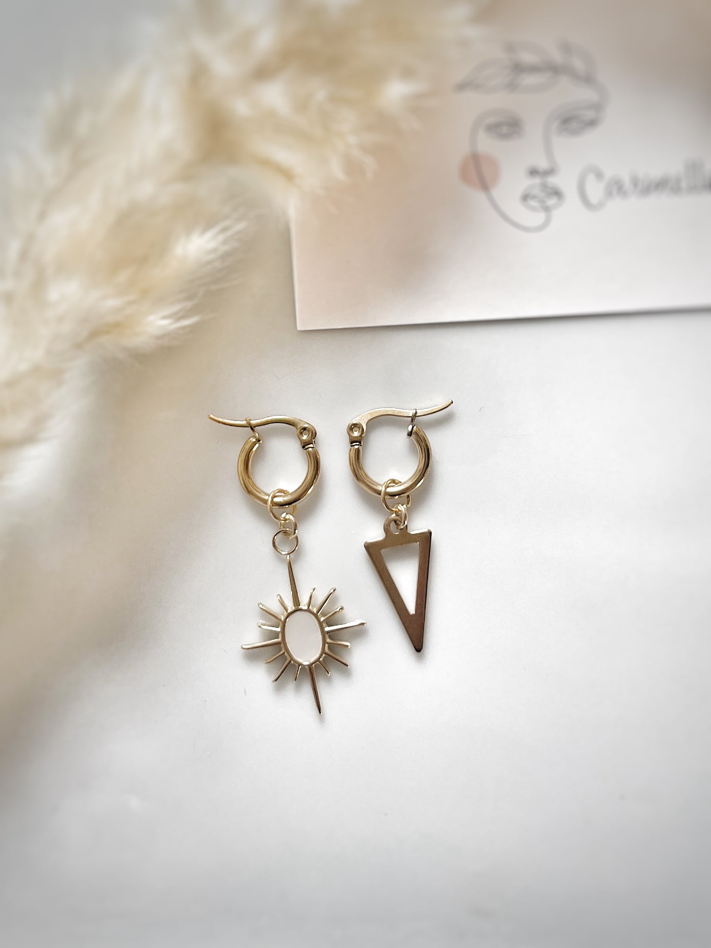 Boucles d’oreilles asymétriques, mix and match en acier inoxydable.