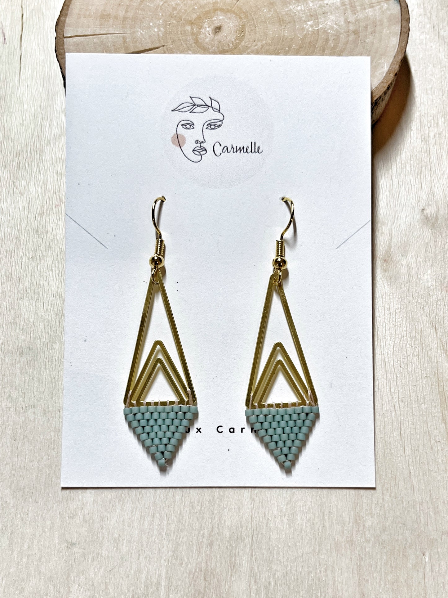 Boucles d'oreilles bohème chic fait à la main.