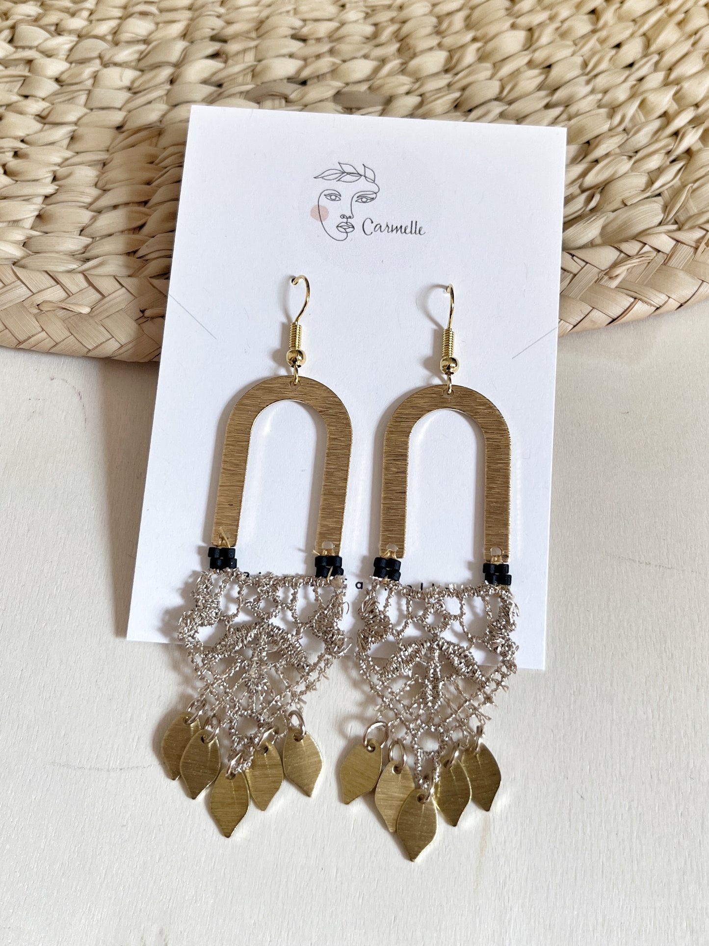 Boucles d'oreilles bohème chic fait à la main.