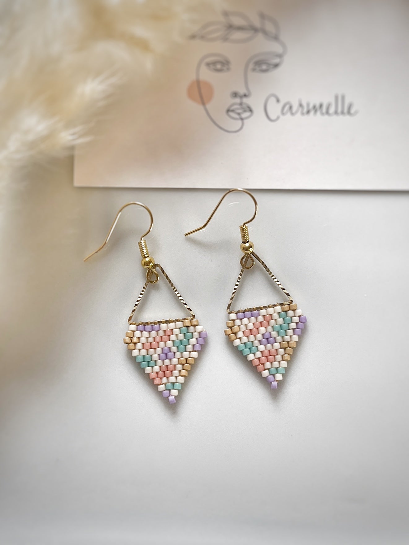Boucles d’oreilles multicolores, motif terrazzo en perle de verre.