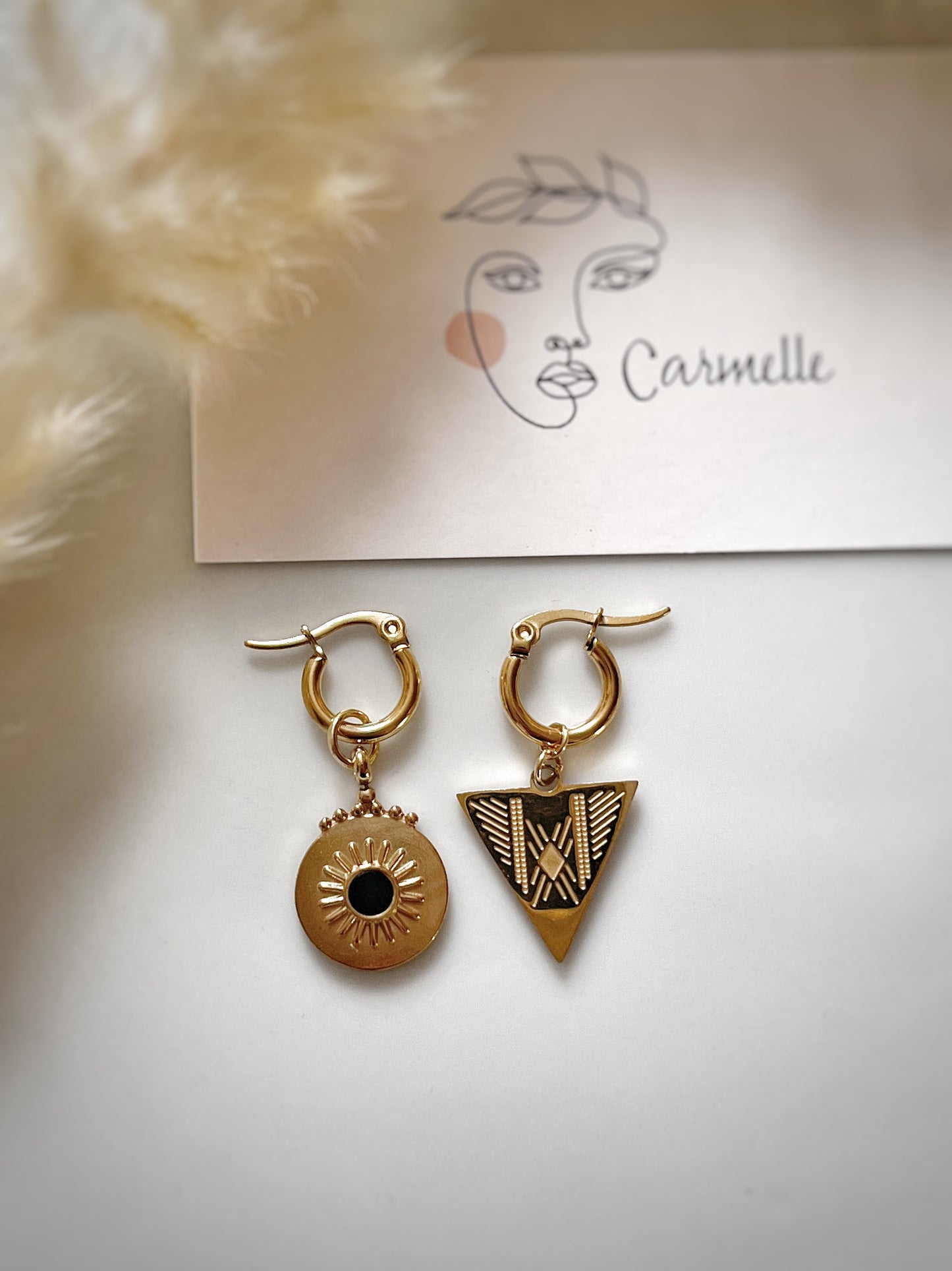 Boucles d’oreilles asymétriques, mix and match en acier inoxydable.