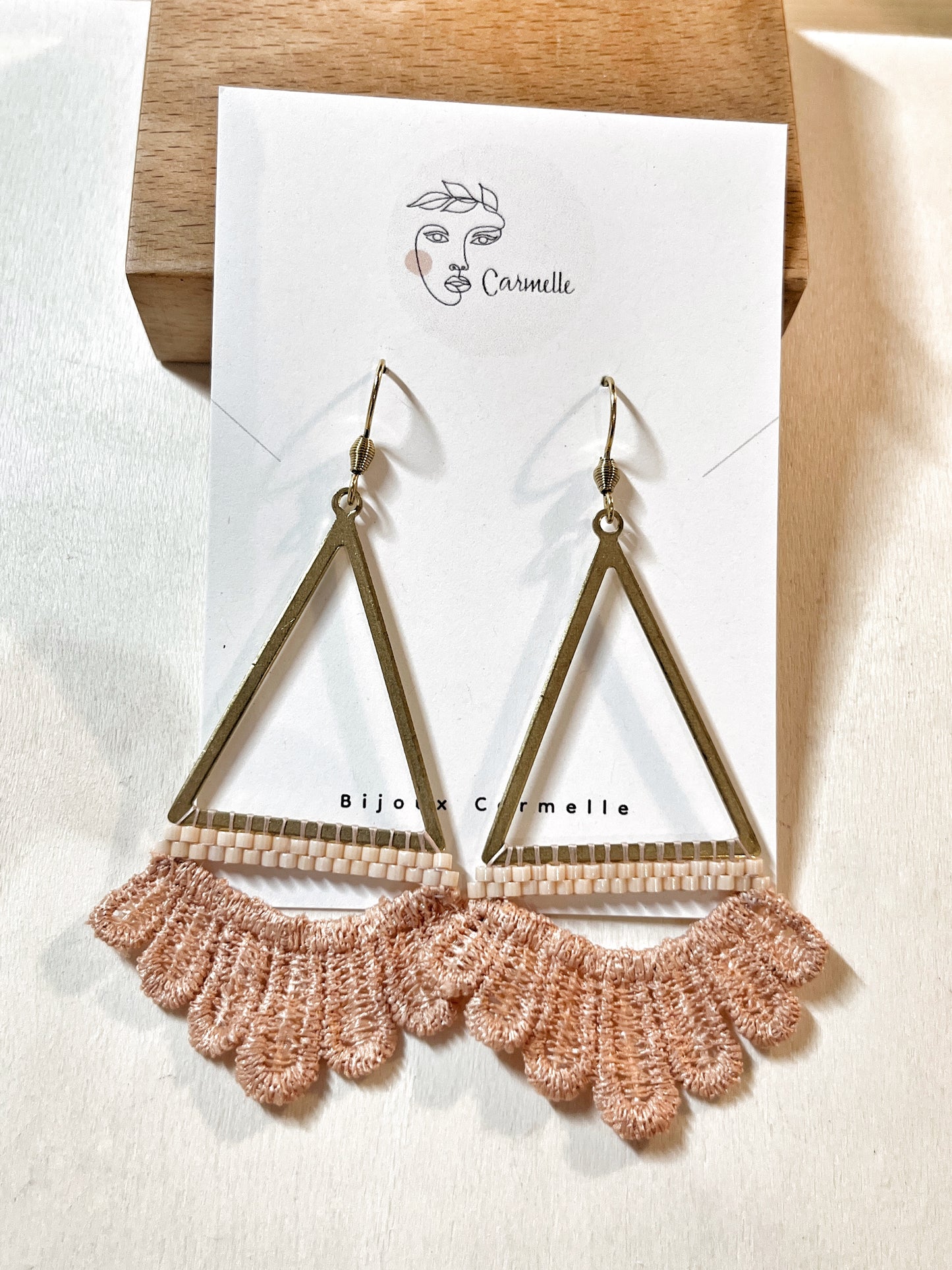 Bijoux Carmelle. Boucles d'oreilles bohème chic fait à la main.