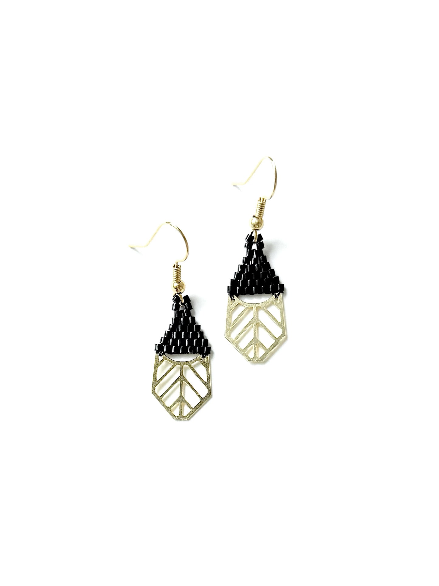 Boucles d’oreilles petites feuilles en perles de verre Miyuki.
