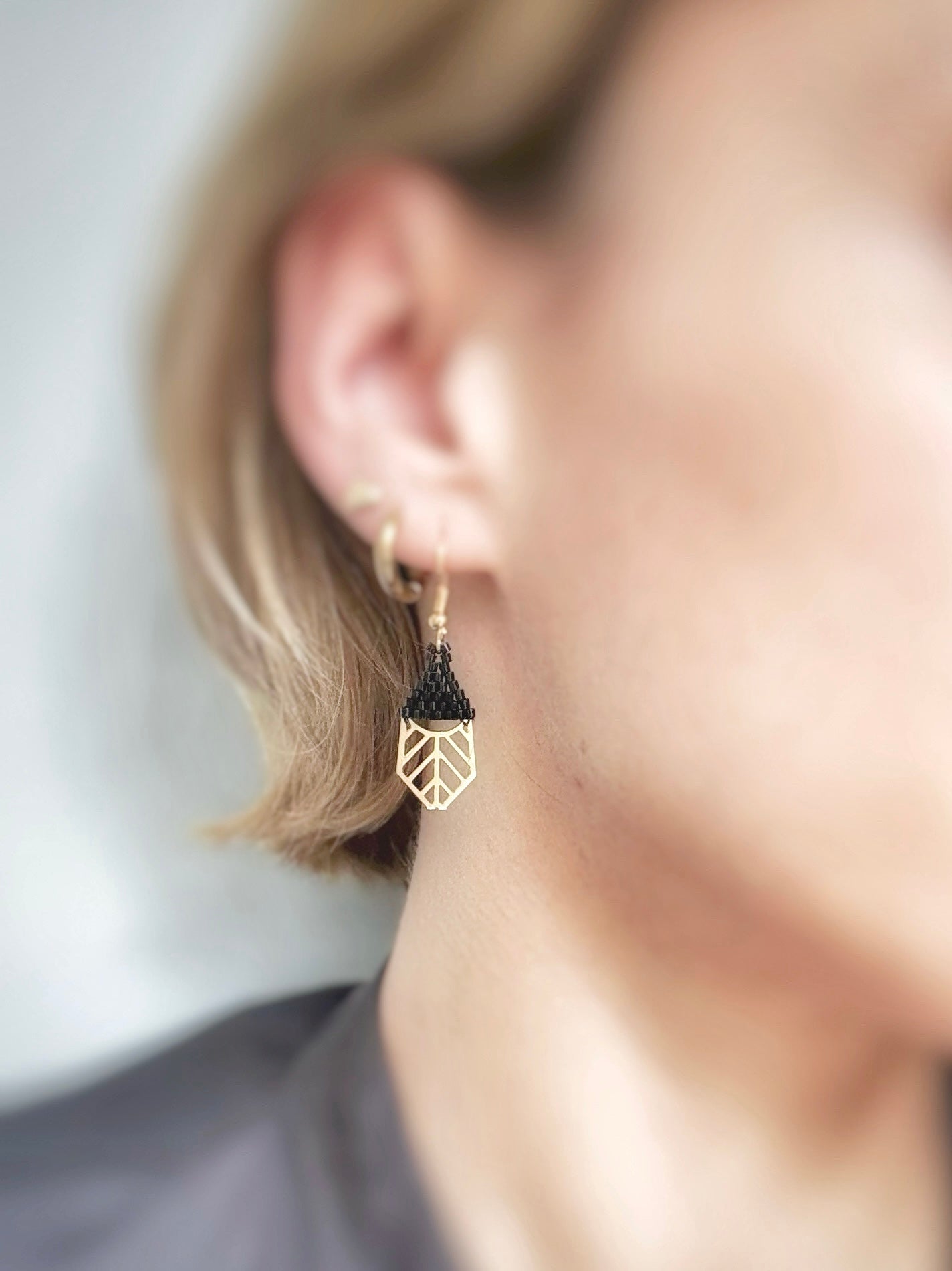 Boucles d’oreilles petites feuilles en perles de verre Miyuki.