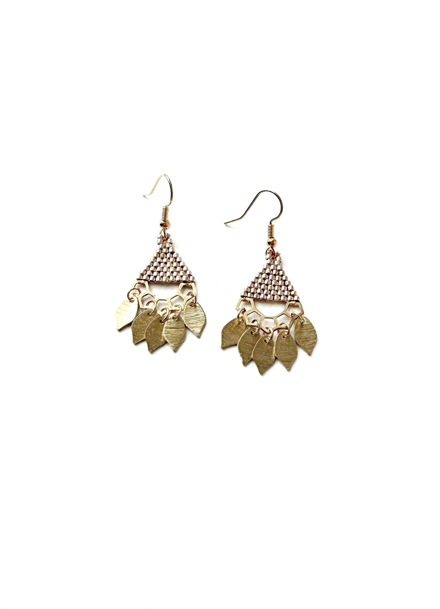 Boucles d’oreilles bohèmes élégantes.
