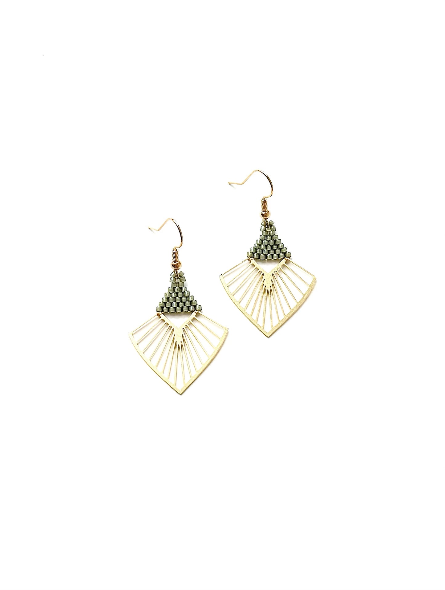 Boucles d’oreilles inspirées de la nature en perles de verre Miyuki.