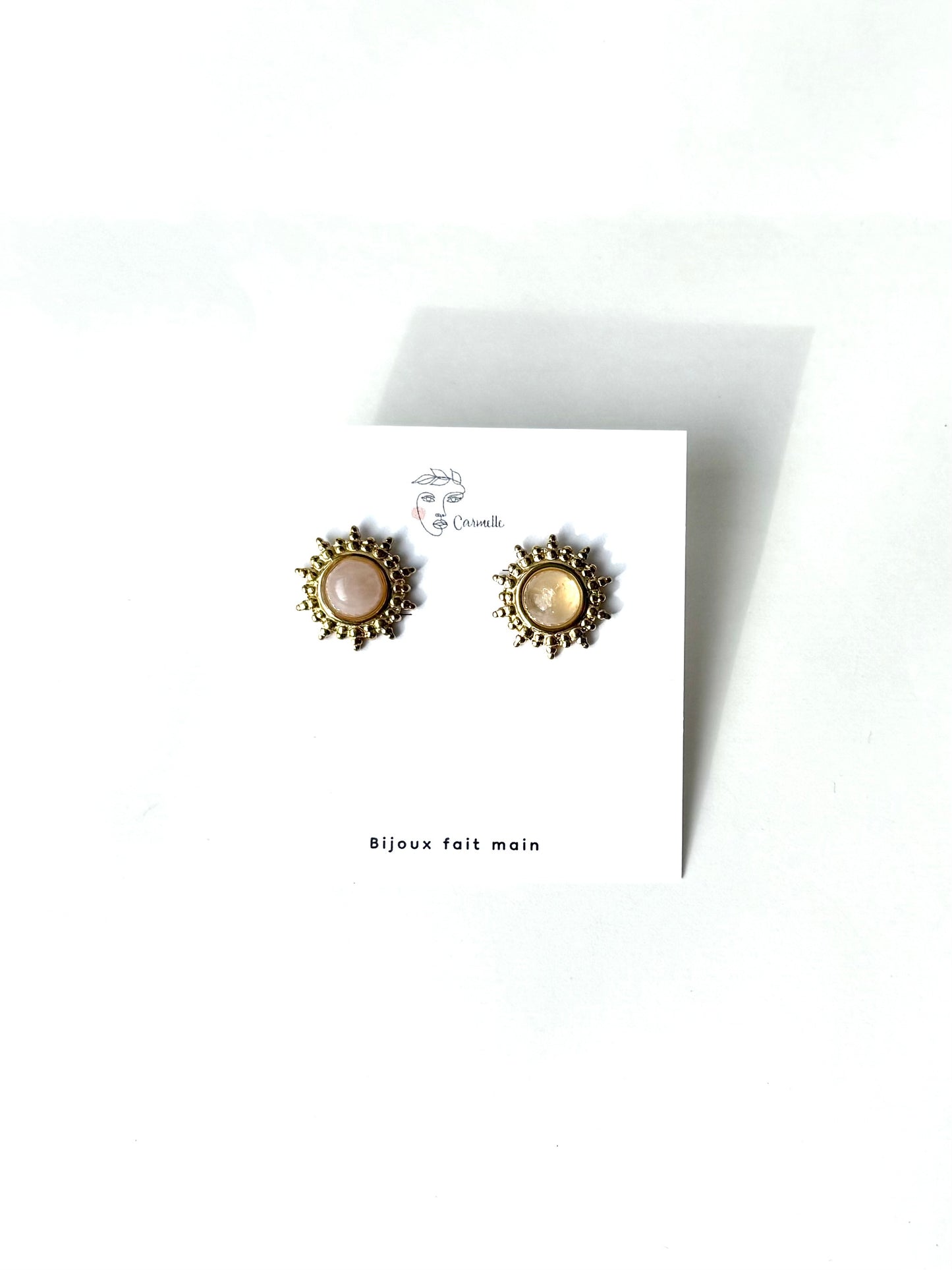 Clous d'oreilles, agathe rose.