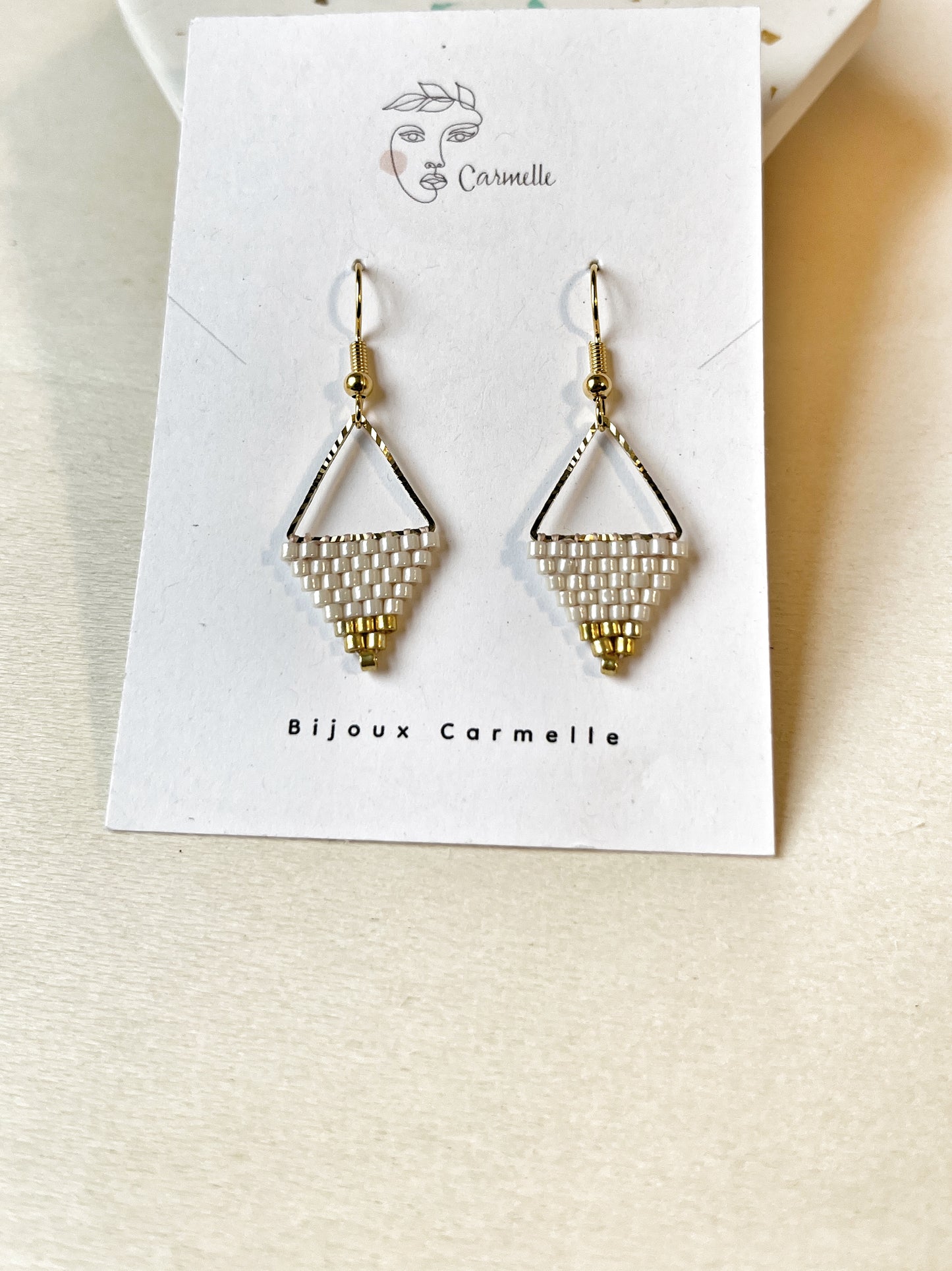 Bijoux Carmelle - Boucles d'oreilles en perle de verre boho chic fait à la main