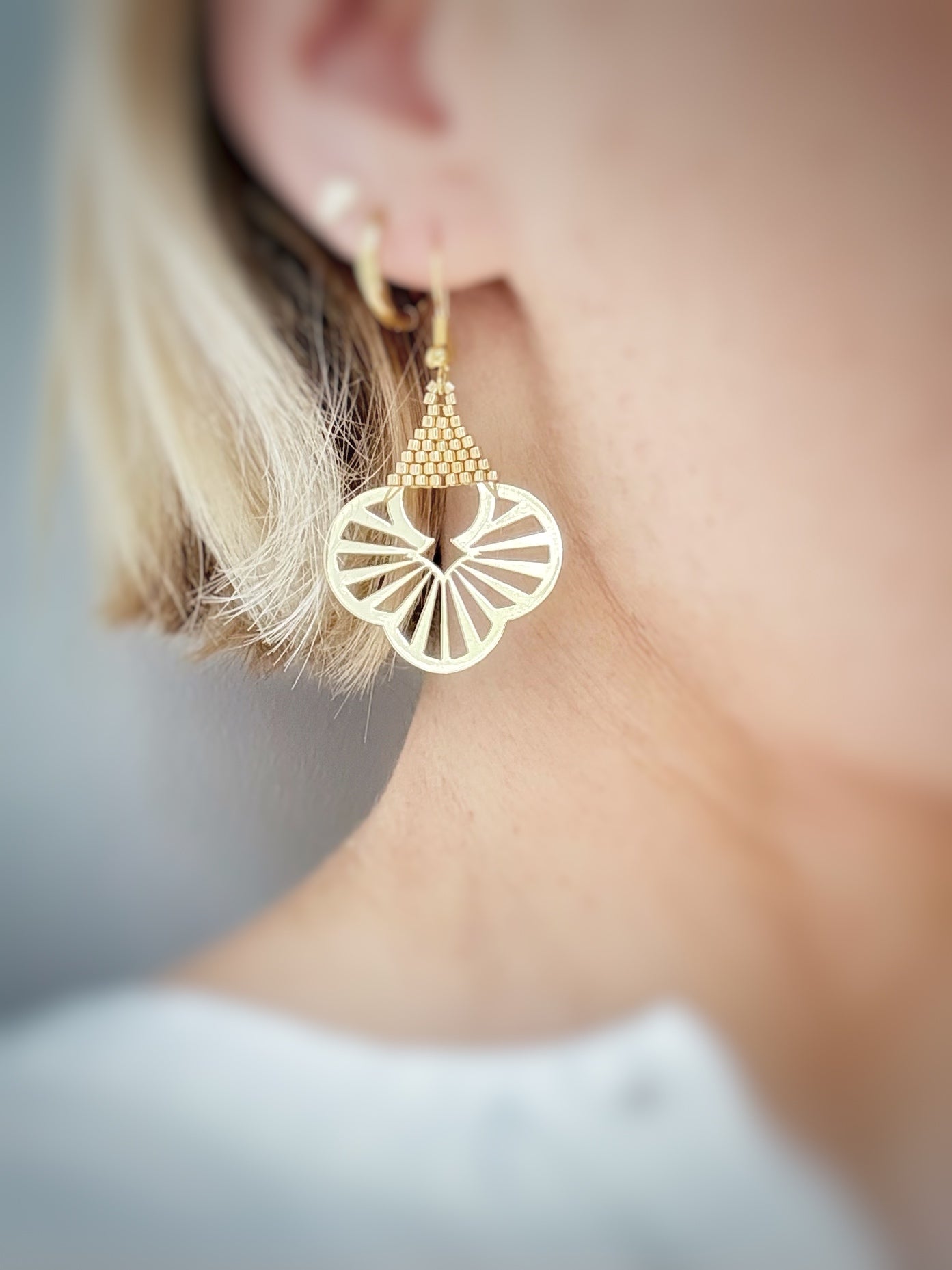 Boucle d’oreille style ethnique en perle de verre.
