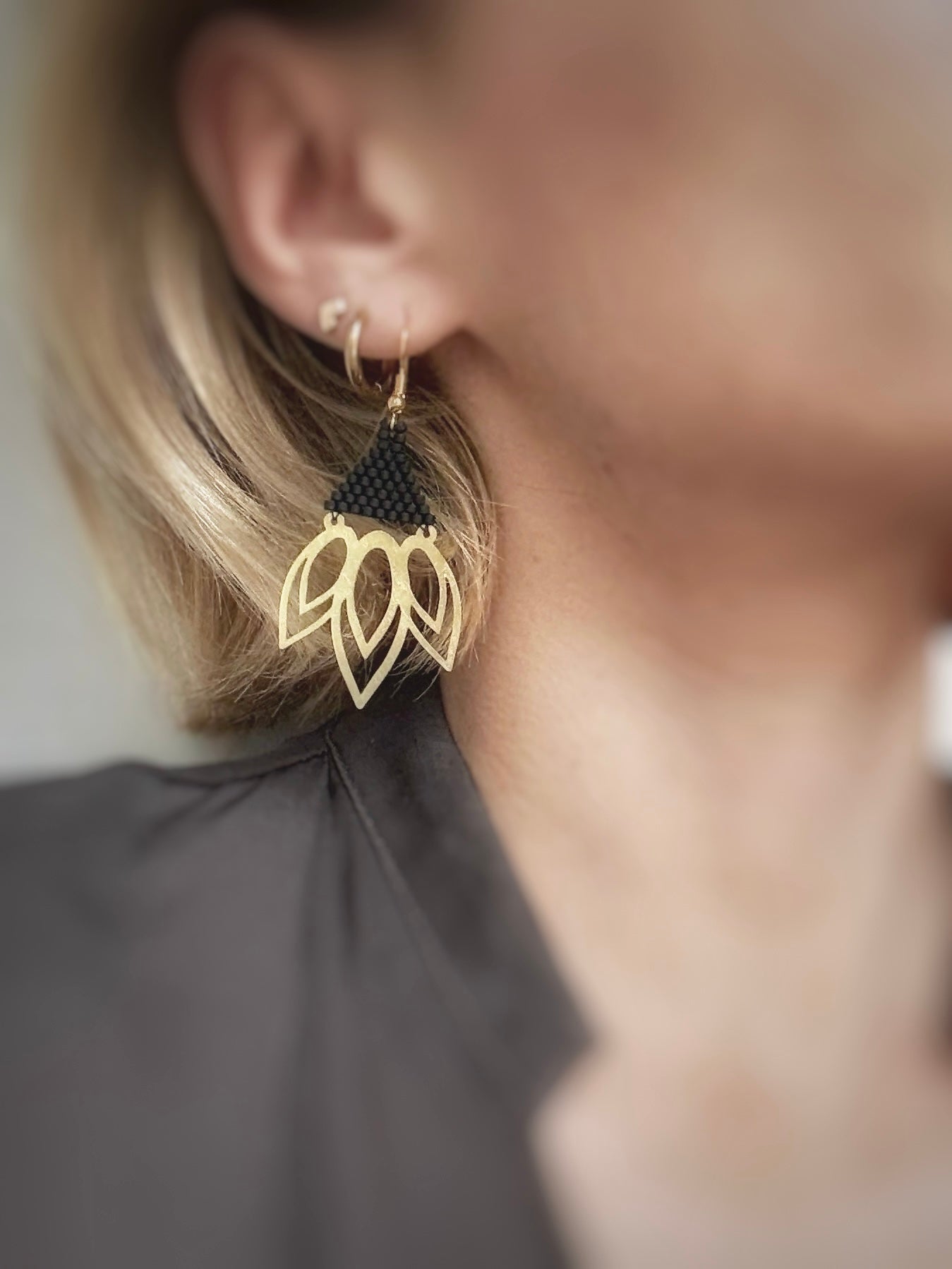 Boucles d'oreilles fleurs en perles de verre.