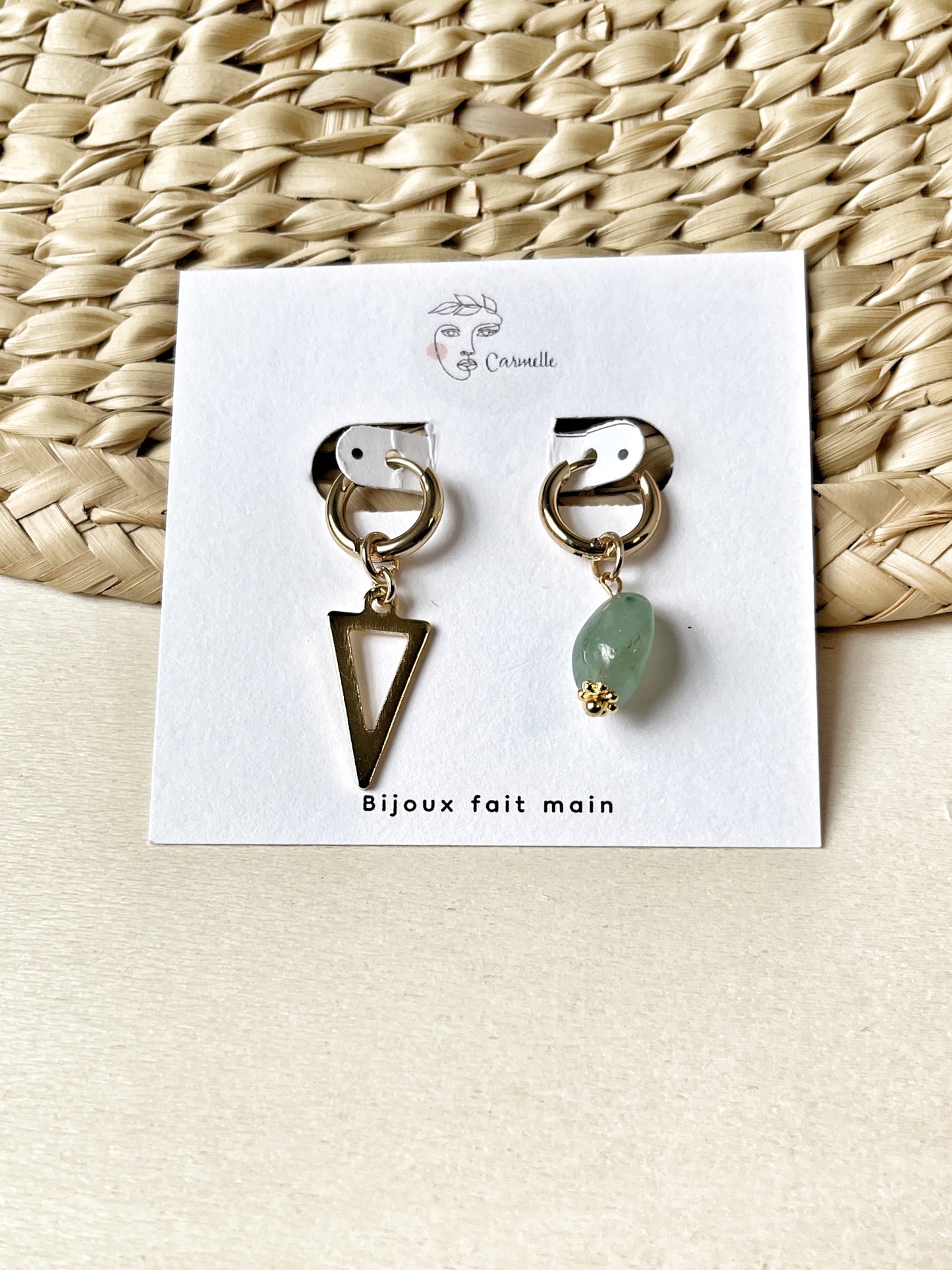 Mix ans match. Boucles d’oreilles asymétriques en acier inoxydable avec aventurine