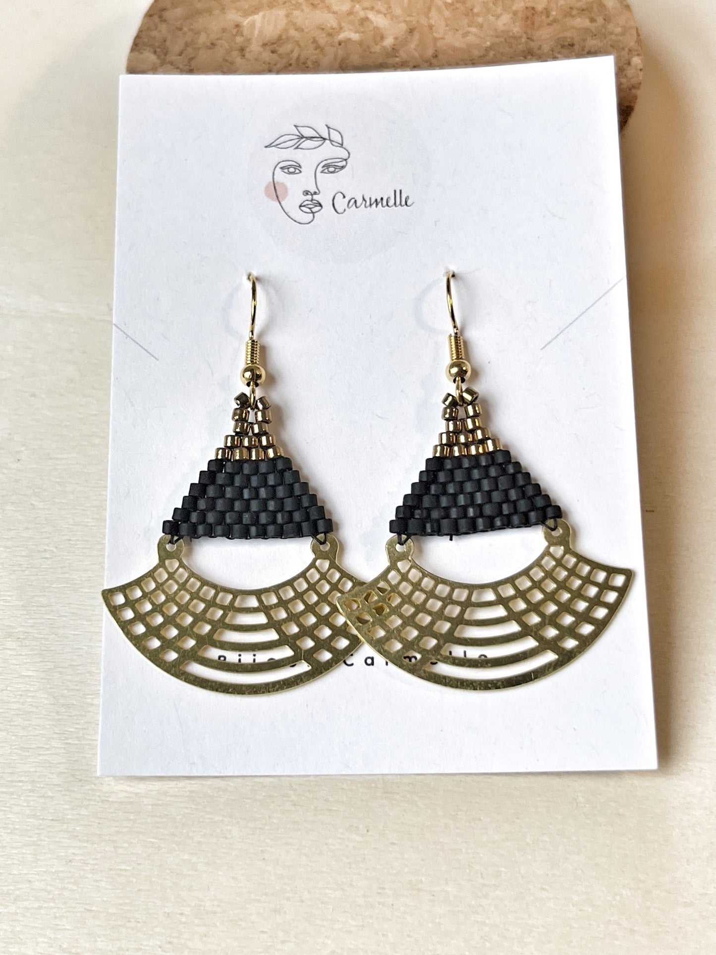 Boucles d'oreilles bohème chic fait à la main.