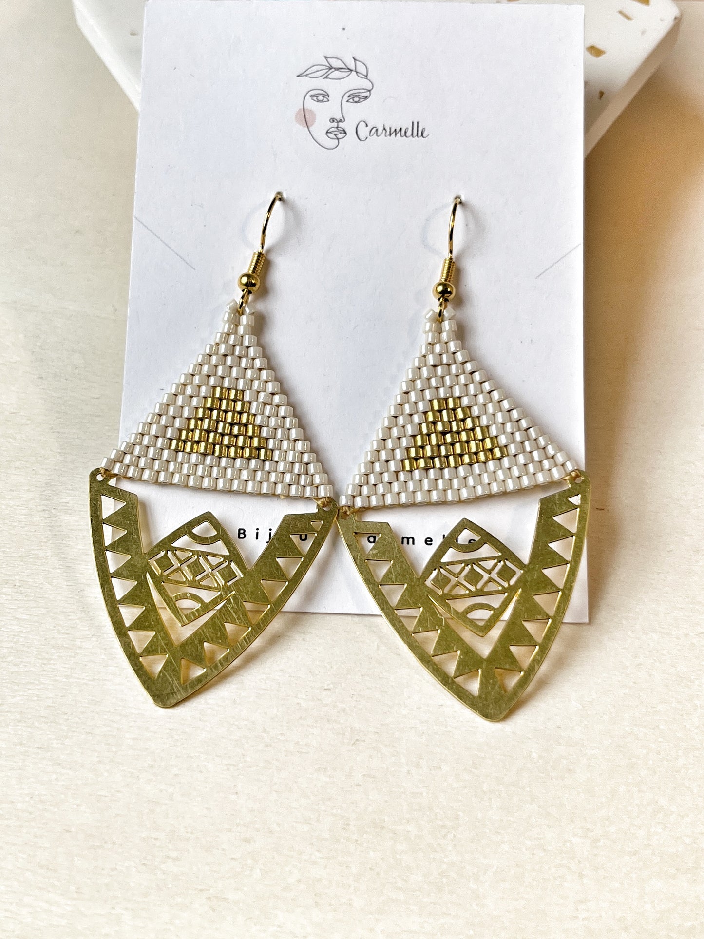 Bijoux Carmelle. Boucles d'oreilles bohème chic fait à la main.