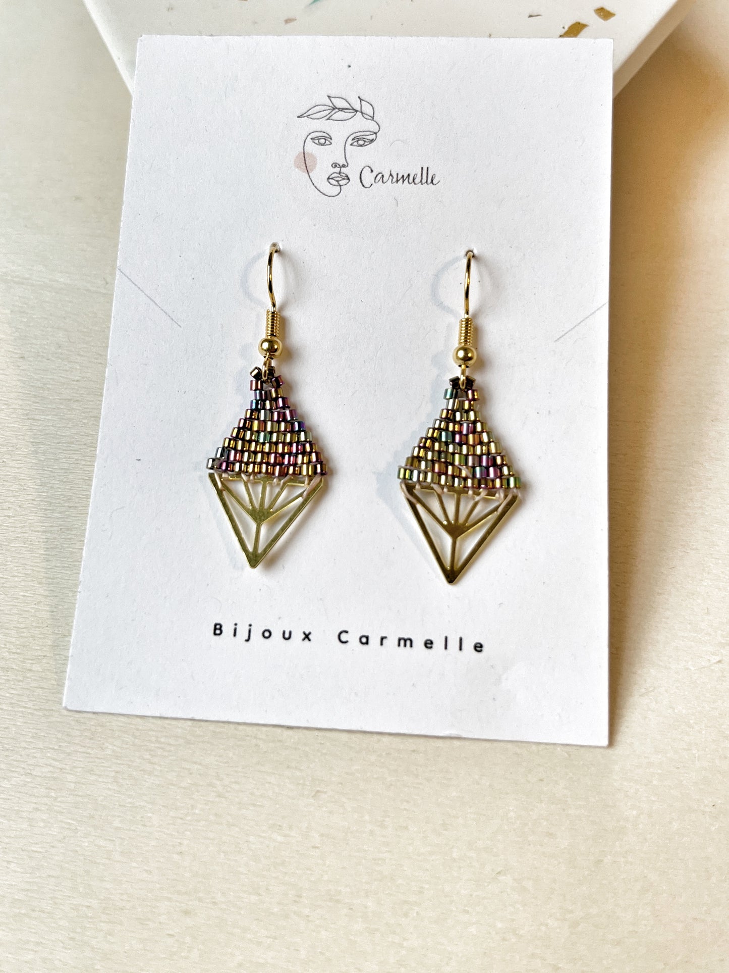 Boucles d'oreilles bohème chic fait à la main.