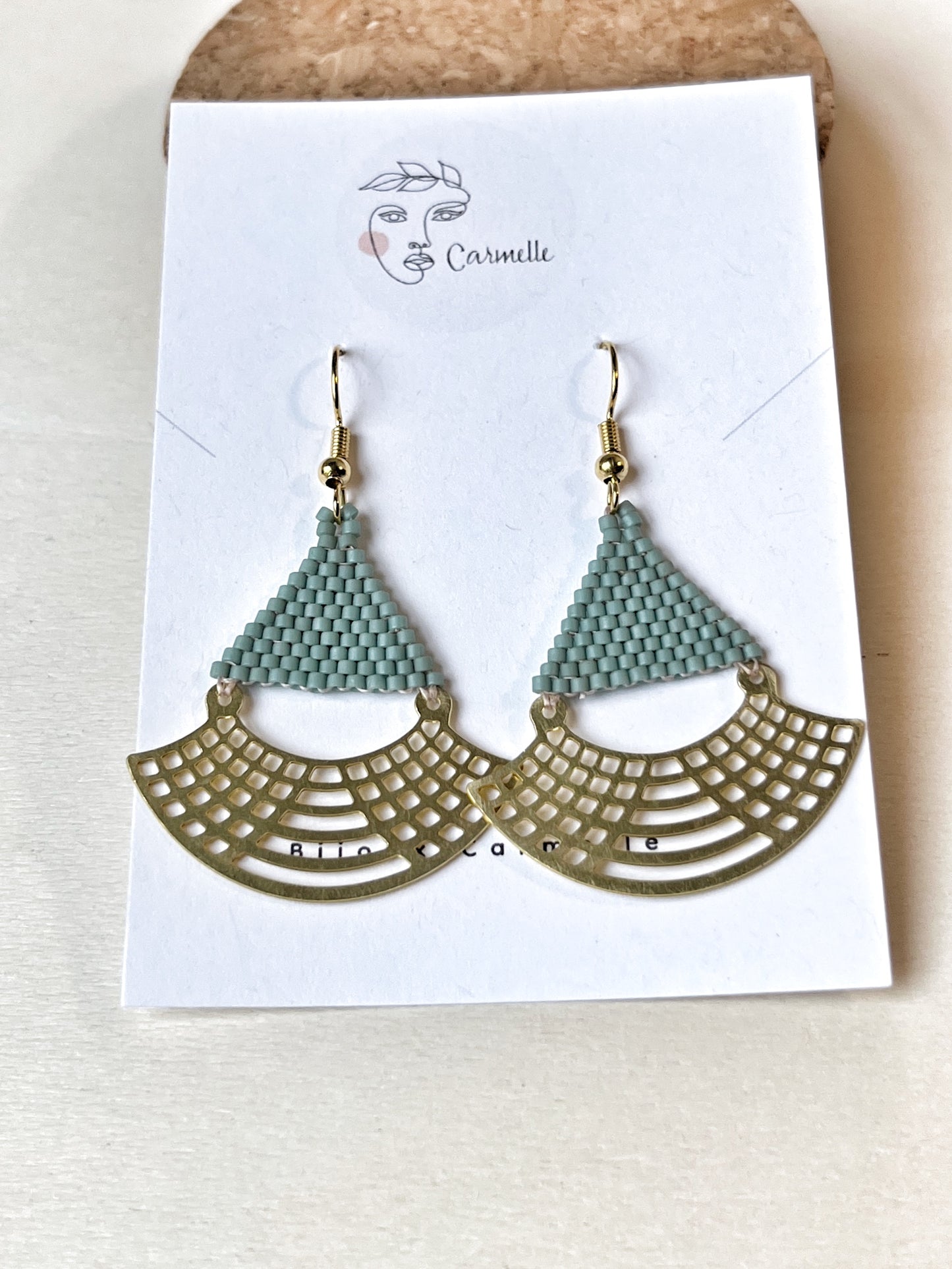 Boucles d'oreilles bohème chic fait à la main.