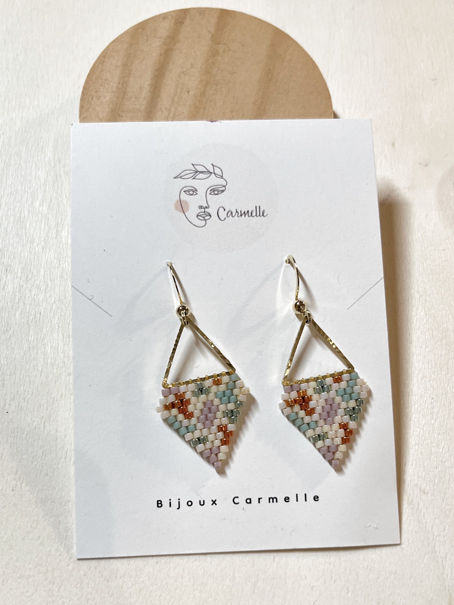 Boucles d’oreilles multicolores, au motif terrazzo, en perles de verres miyuki.
