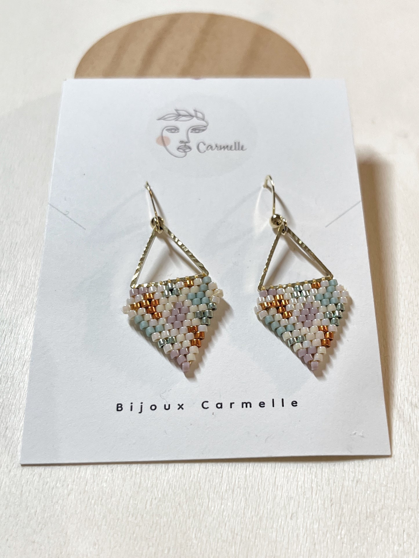 Bijoux Carmelle - Boucles d'oreilles artisanales en billes de verre style multicolores style Boho chic fait à la main