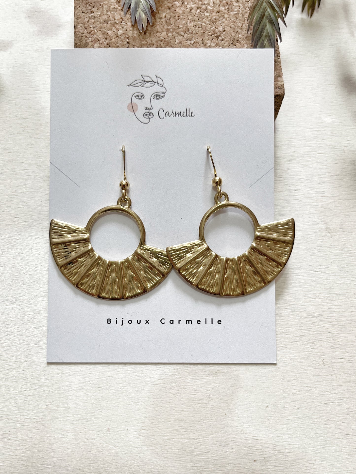 Boucles d'oreilles bohème chic fait à la main.
