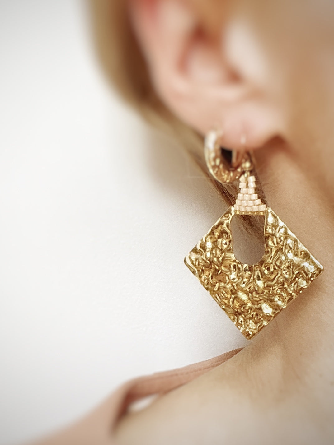 Boucles d'oreilles bohème chic fait à la main.