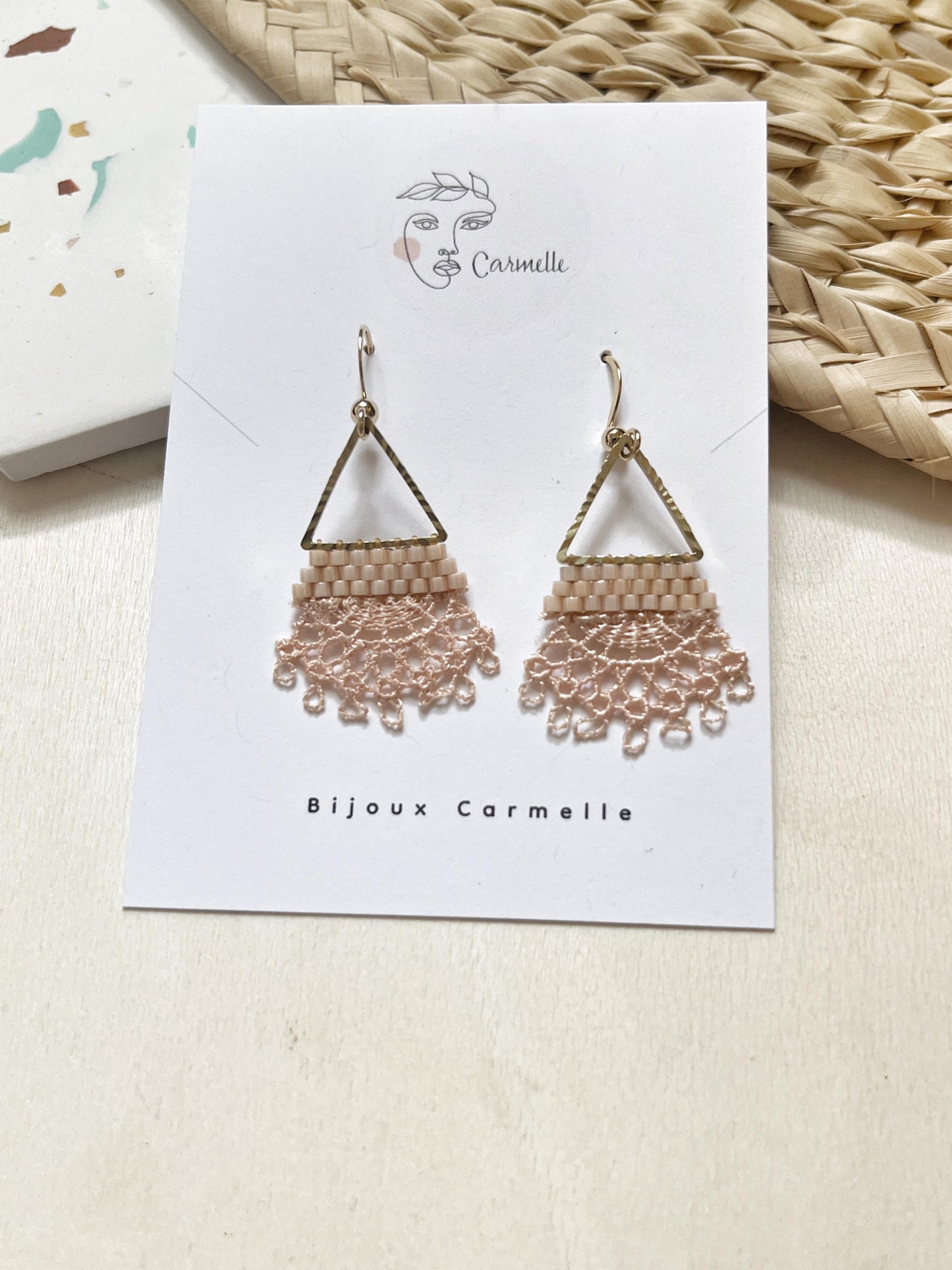 Bijoux Carmelle. Boucles d'oreilles bohème chic fait à la main.