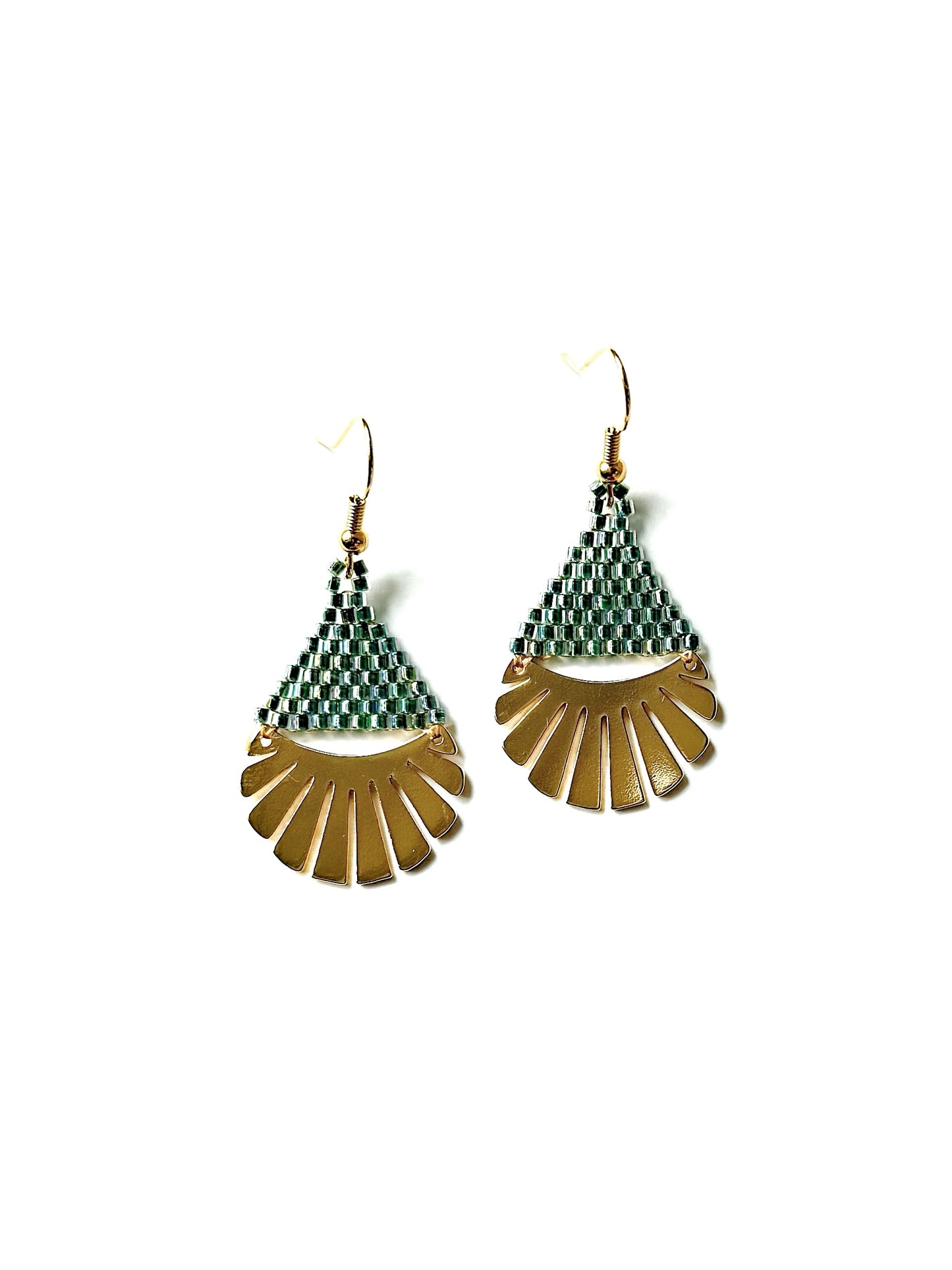 Boucles d'oreilles en perles de verre miyuki, inspirées de la nature.