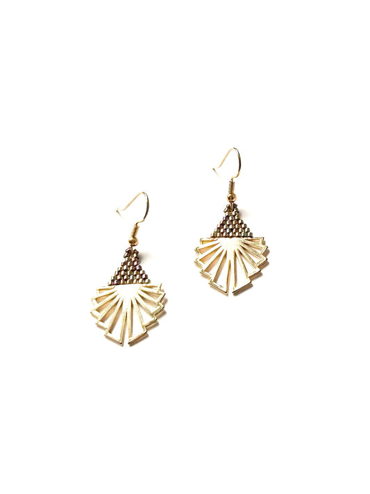 Boucles d'oreilles  plaqué or 18 carats et perles de verre Miyuki.