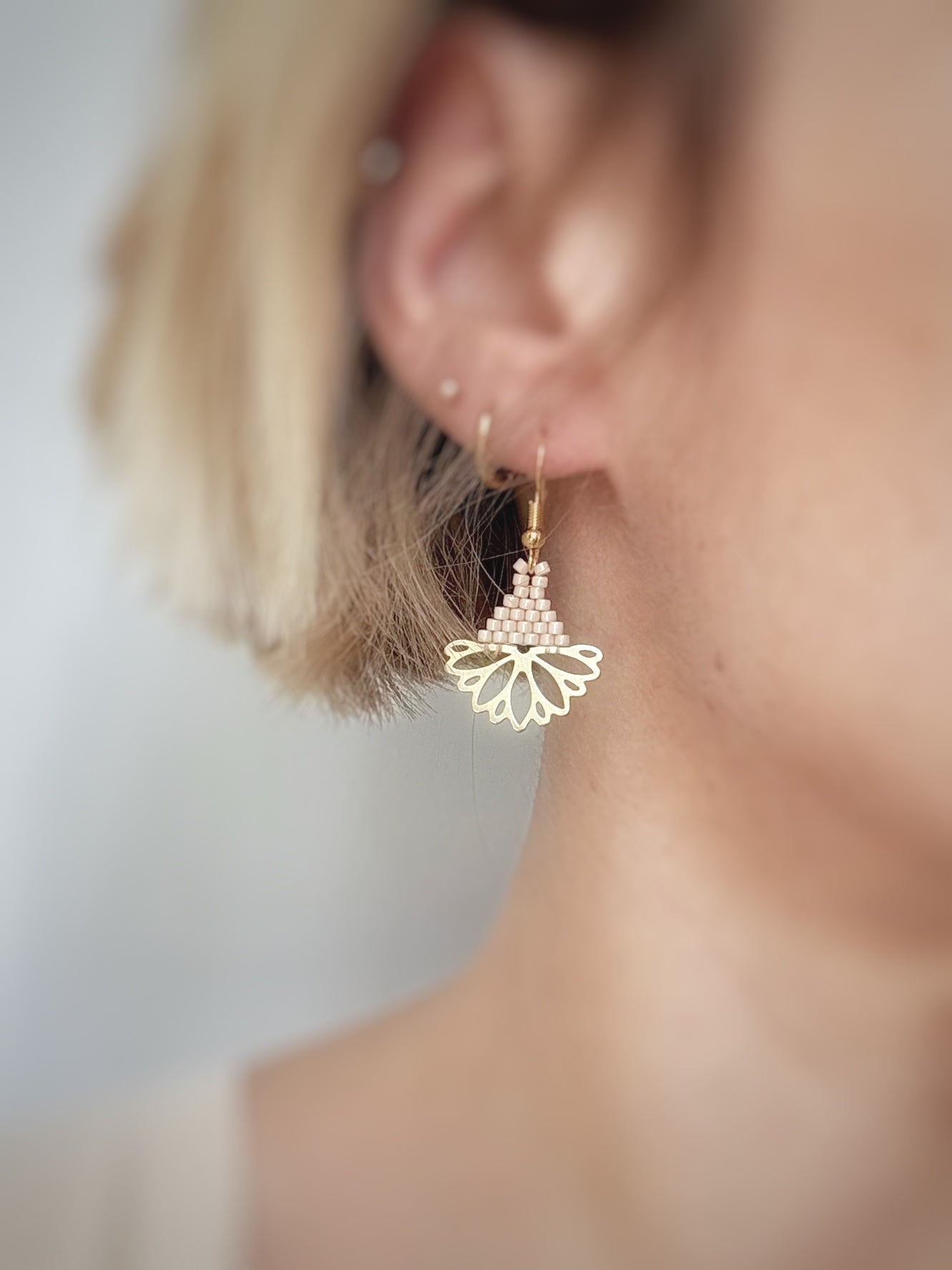 Boucles d’oreilles fleurs en perles de verre miyuki.