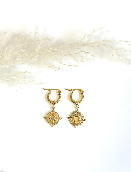 Boucles d’oreille dépareillées en acier inoxydable argenté avec soleil. Mix and match.