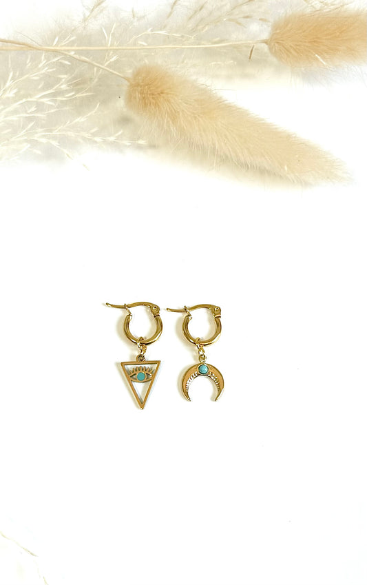 Boucles d’oreille dépareillées en acier inoxydable argenté avec soleil. Mix and match.