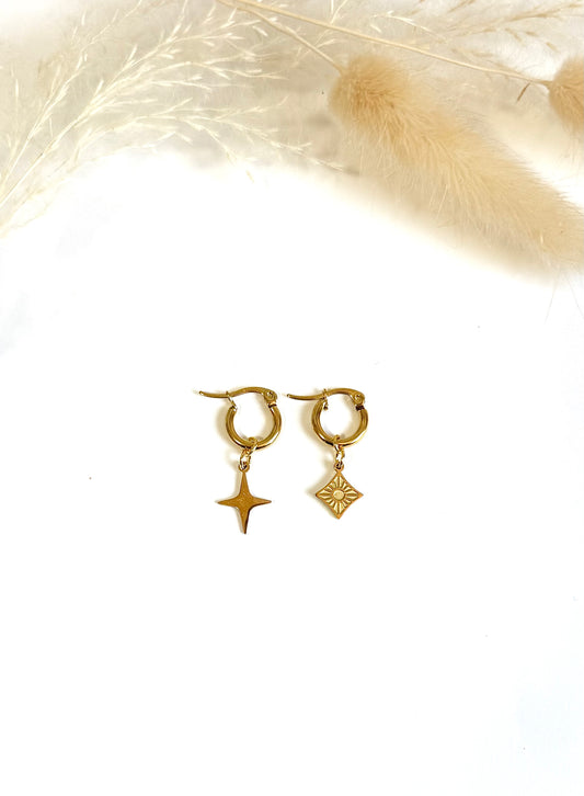 Boucles d’oreille dépareillées en acier inoxydable argenté avec soleil. Mix and match.