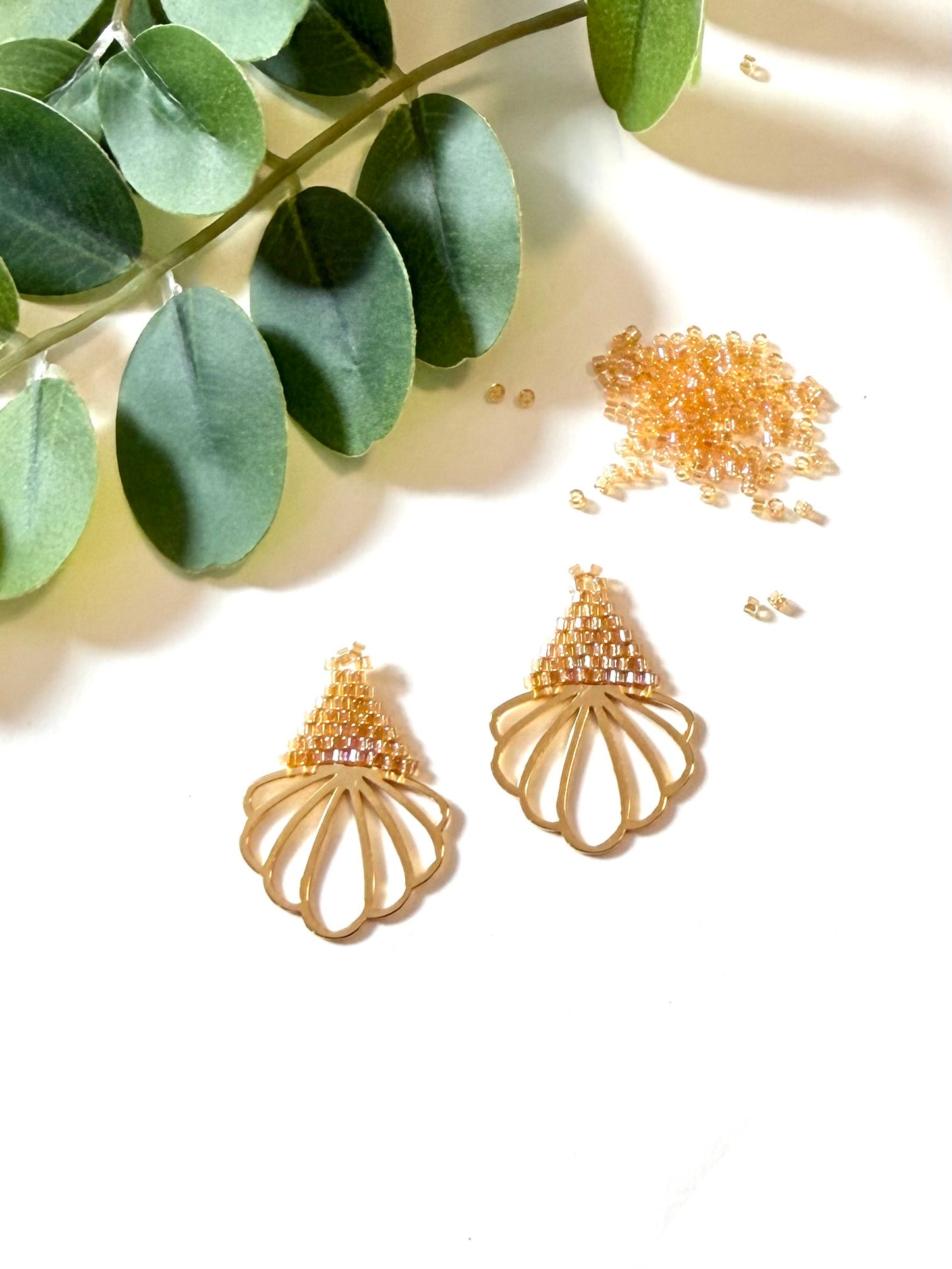 Boucles d'oreilles coquillages en perles de verre miyuki.