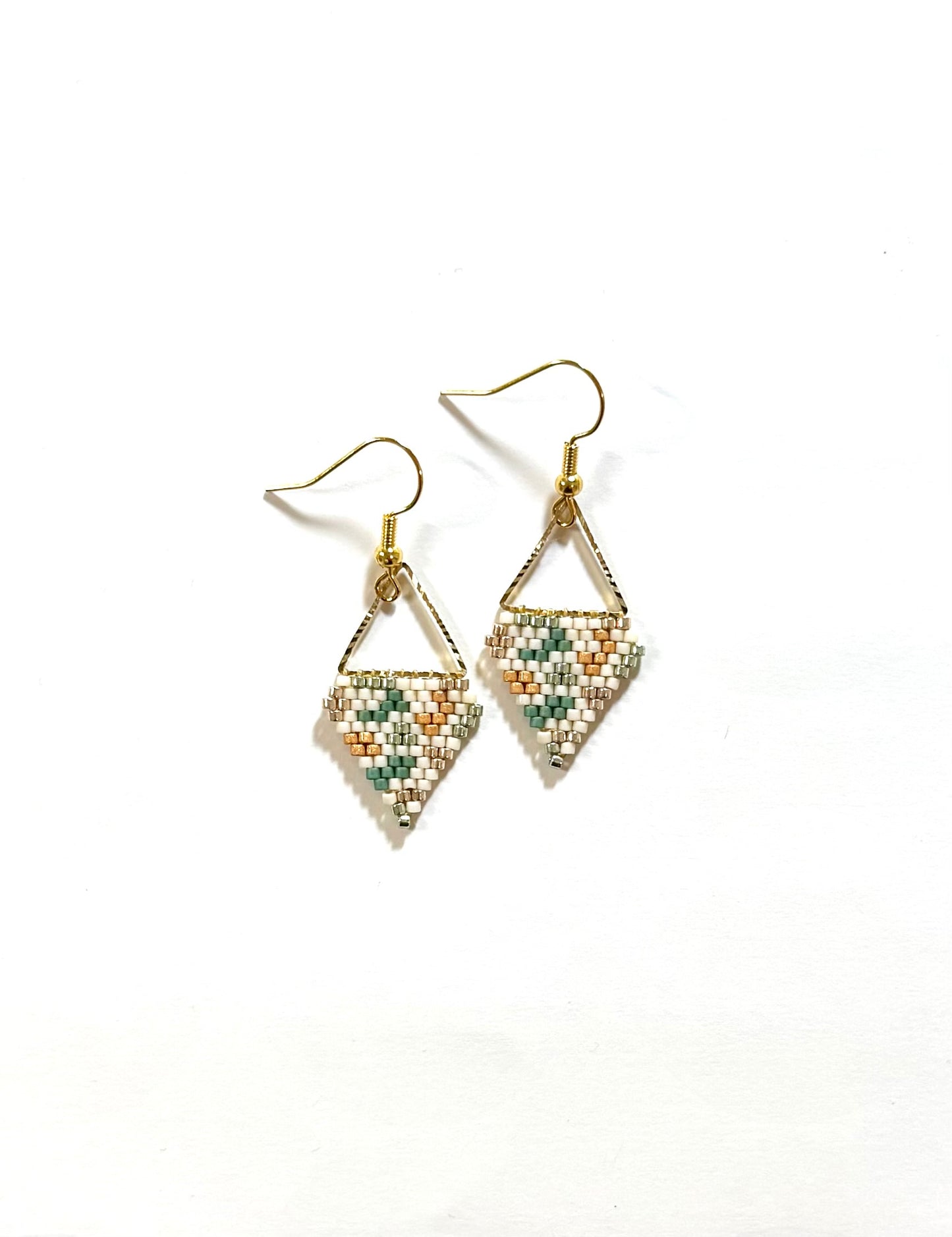 Boucles d’oreilles multicolores, au motif terrazzo, en perles de verres miyuki.