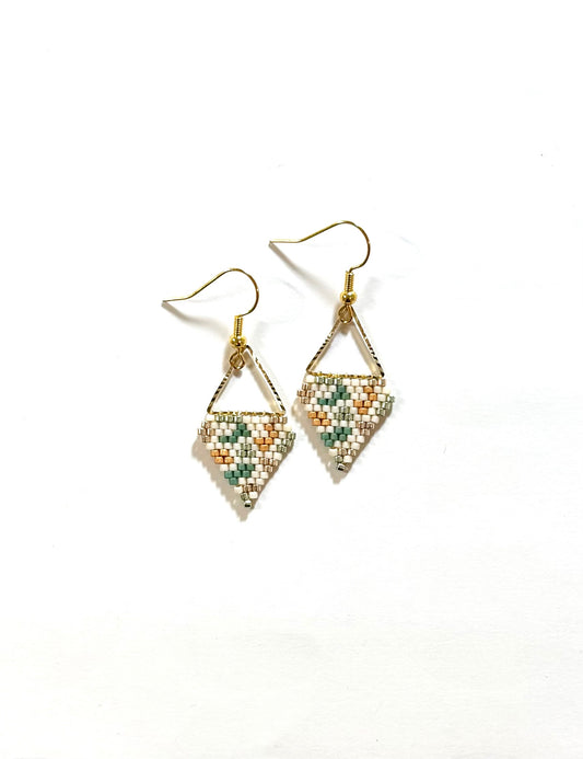 Boucles d’oreilles multicolores, au motif terrazzo, en perles de verres miyuki.