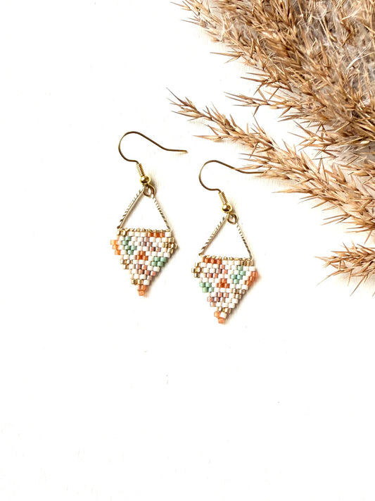 Boucles d’oreilles multicolores, au motif terrazzo, en perles de verres miyuki.